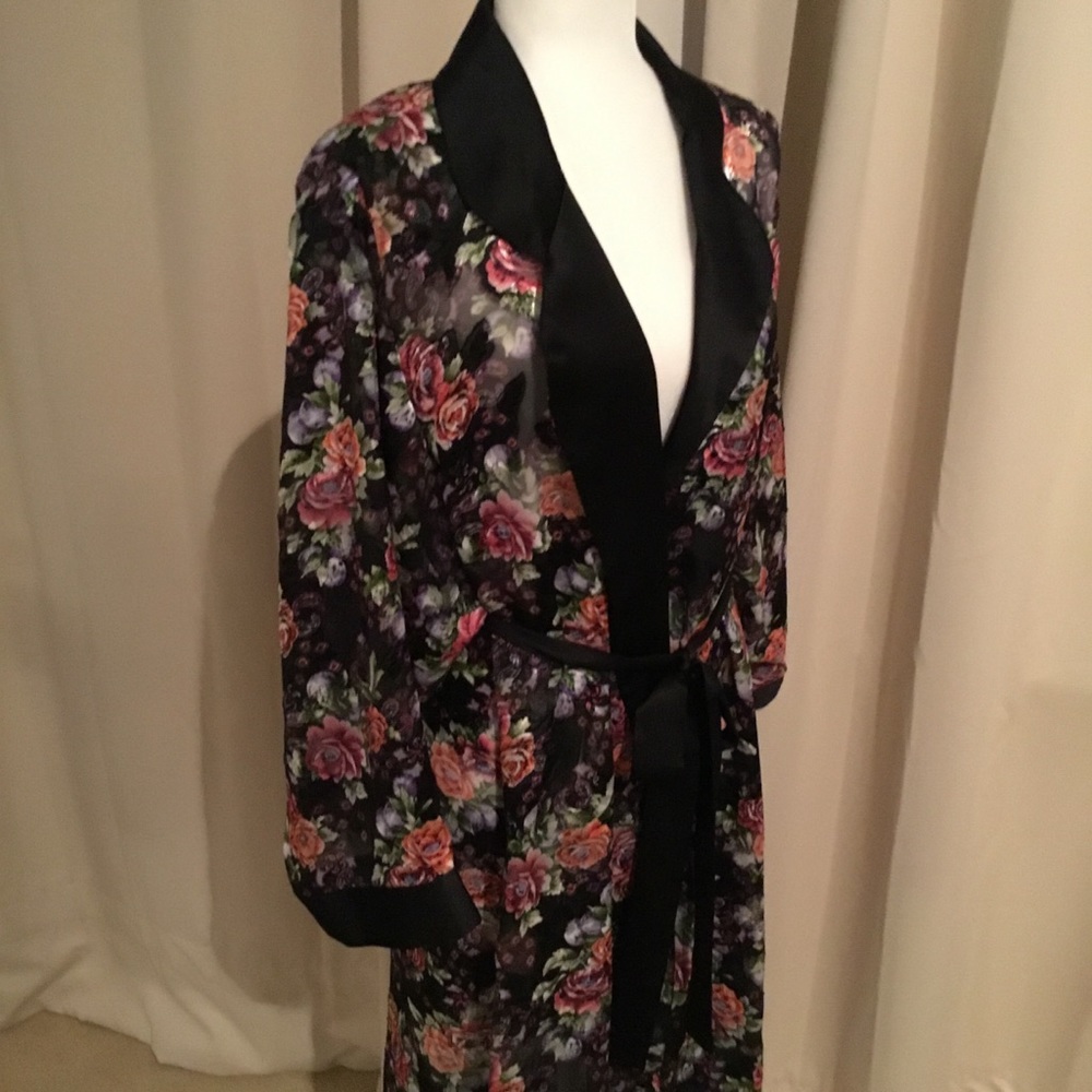 Victoria’s Secret Robe - Picture 7 of 12